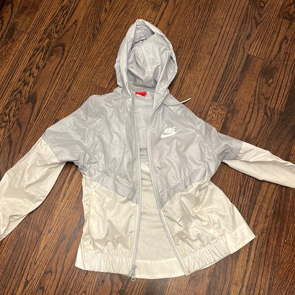 nike wind breaker